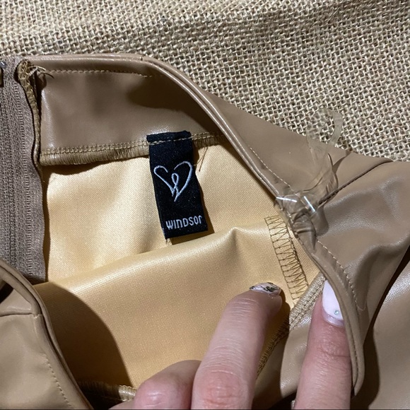 Tan and forest green leather skirt - Picture 5 of 10